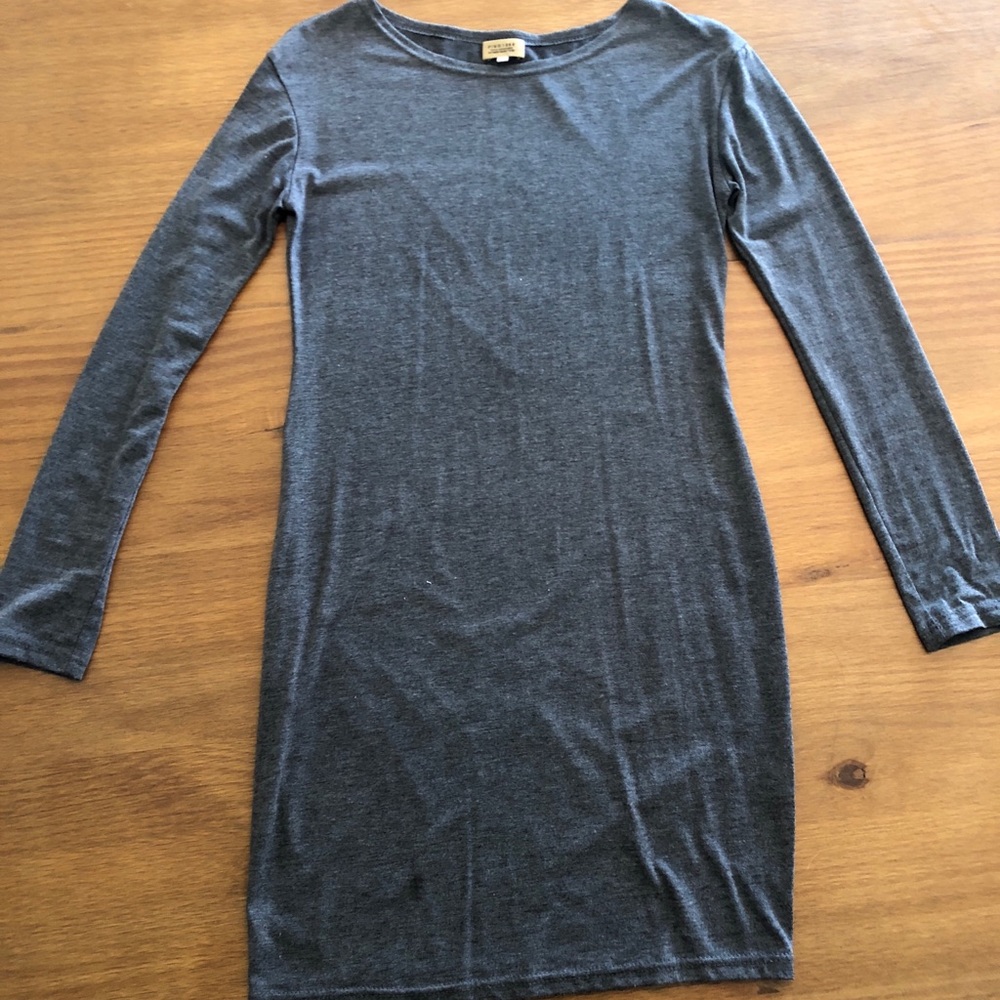 Simple Grey log sleeve dress